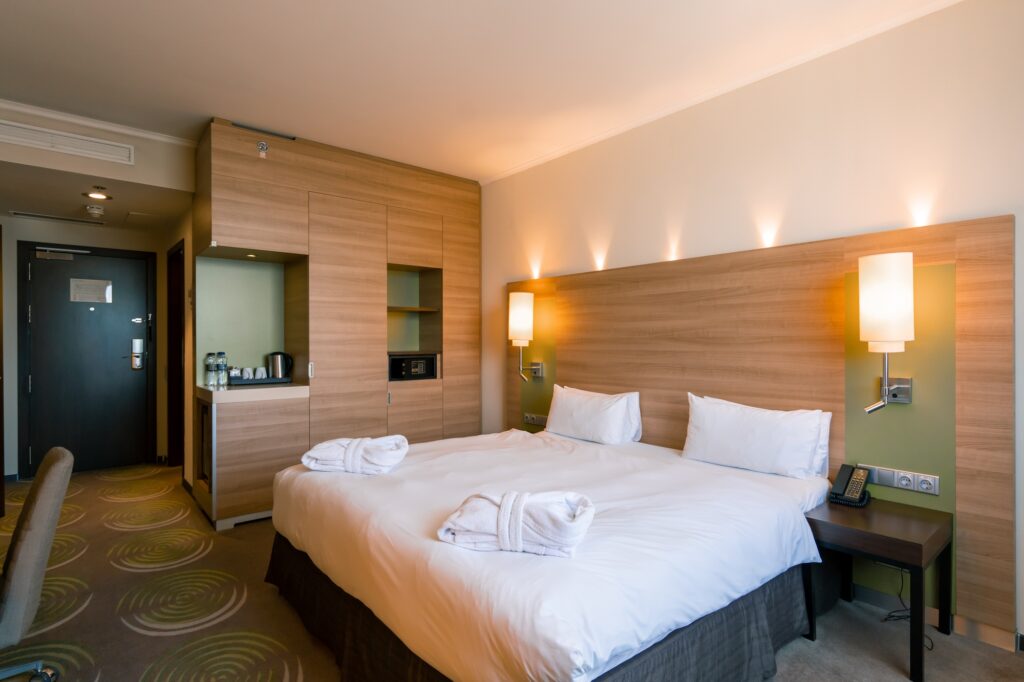 Efficiency in Luxury: Why Minimalist Hotels Are Winning Guests Over